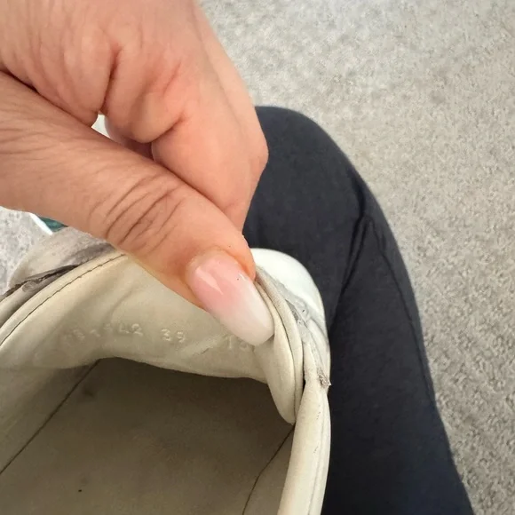 Gucci White Sneakers with Red and Green Stripes - Picture 7 of 7